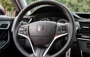 思铂睿和雅阁哪个档次高(本田思铂睿和雅阁哪个贵)