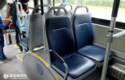 珠海公交车站座椅的独特设计——两根钢管座椅的背后故事