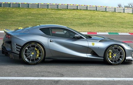 法拉利跑车(法拉利跑车多少钱一辆)