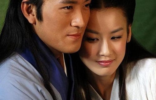 黄圣依不演绎白蛇，反当金蛇的魅力之旅