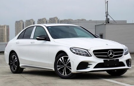 奔驰女款20万左右(奔驰女款20万左右的车型)