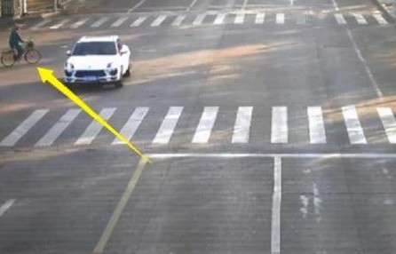 男子偷马路护栏卖，背后的社会现象与思考