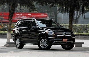 奔驰gl400多少钱一台(奔驰gl400多少钱一台五座)