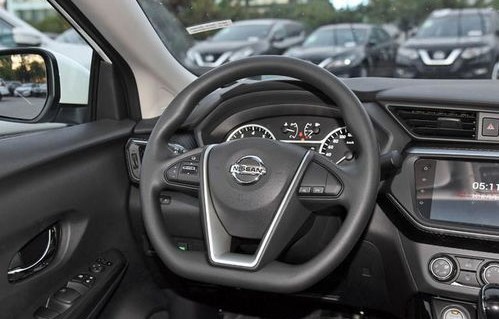 日产蓝鸟2023款报价及图片(日产蓝鸟2021年新款图片)