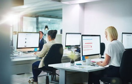 17岁中专生引爆人才市场，被7家企业疯抢的背后