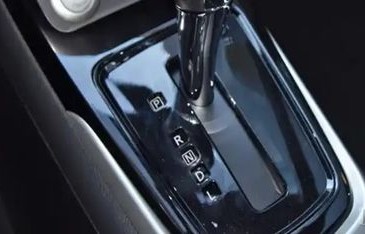 新手开自动挡三大禁忌(自动挡车起步正确顺序)