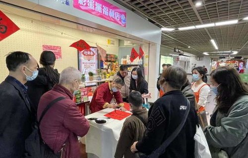 深圳地铁站的白头春联现象，传统与现代文化的融合