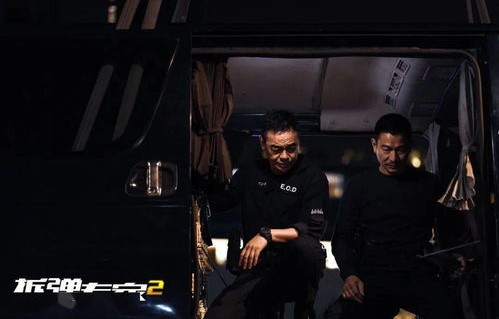 刘德华高空演绎守舱门的传奇瞬间