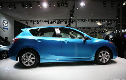 马自达3两厢车的报价及图片(2021马自达3两厢版)