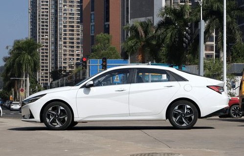 伊兰特2021款(伊兰特2021款尊享版)