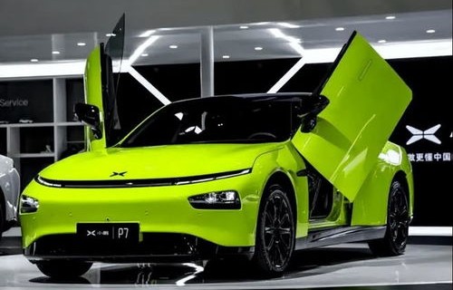 小鹏汽车起火事件，多车烧毁，车企积极回应