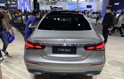 奔驰e300l多少钱一辆(奔驰e300l多少钱一辆落地)