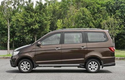 五菱七座商务车(五菱七座商务车自动挡多少钱)