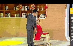 刘晓庆综艺路透，纤细双腿下的健步如飞