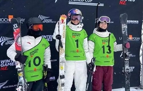 谷爱凌夺冠之夜，学业与荣耀的双重追求