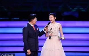 关晓彤，19岁荣膺白玉兰奖的璀璨新星