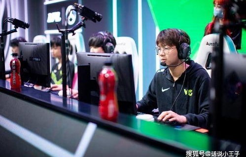 预见未来，杨景景主演的72集短剧从直播启程