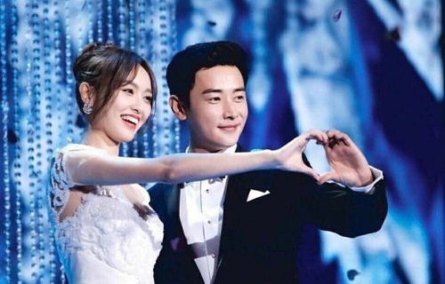 唐嫣罗晋携手共游乐园，与四岁爱女共度欢乐时光