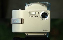 三星i7相机(三星i7相机怎么充电)