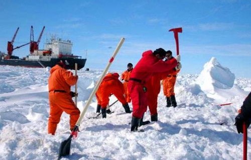 南极科考队员的特殊经历，春晚之夜的选择