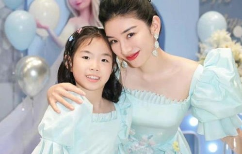 董璇携女儿勇闯冰雪大世界，母女共筑冰雪奇缘