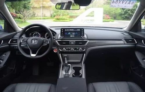 十代雅阁落地价多少钱(十代雅阁落地价多少钱一辆)