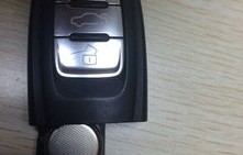 老款奥迪a6l(老款奥迪a6l钥匙怎么换电池)