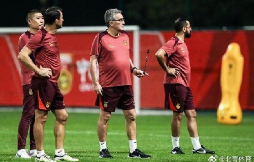 国足胜利的喜悦——伊万开怀大笑的背后