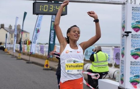 22岁女孩刷新世界纪录，引体向上的奇迹