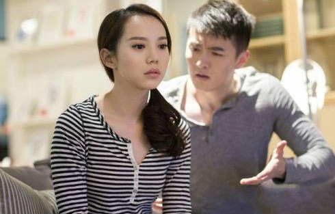 女乘客猝逝，夫妇与遗体同飞四小时的悲情故事