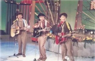 三人不聚，非小虎队之谓