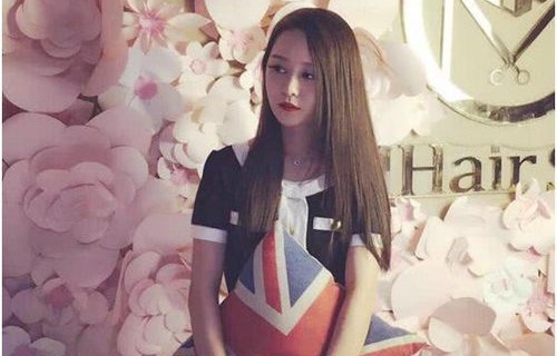 短剧之恋，女友直播中的生死抉择