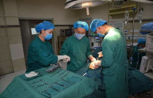 男子控诉，母亲手术室中等待，医生竟讨要3000红包——医疗伦理的缺失与反思