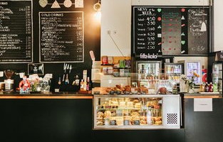 筠连之夜的面包店，全体员工自愿加班的温暖故事