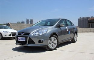 福特新福克斯三厢，重塑经典，引领未来