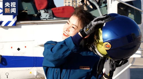 运20女飞行员隔窗打招呼，酷飒天际的美丽瞬间