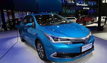 卡罗拉多少钱(卡罗拉多少钱一公里油耗)