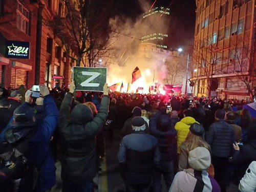 武契奇深夜为辛勤工作的中国建筑工人送夜宵的暖心故事 武契奇深夜为辛勤工作的中国建筑工人送夜宵的暖心故事