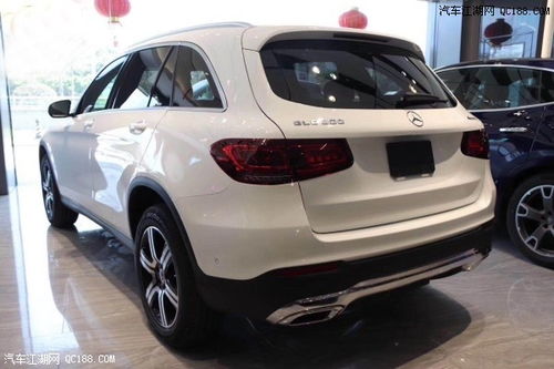 奔驰glc300报价表(奔驰glc300报价表2017款白色)