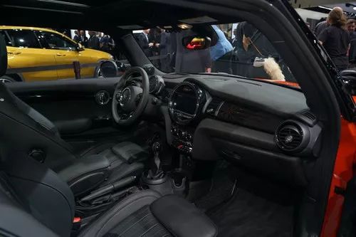 宝马mini五门报价及图片(宝马mini5门报价)