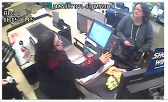 悲剧瞬间，违法驾驶酿成直播中遇难夫妻的悲剧