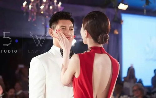 高圆圆与赵又廷，背后拥抱的甜蜜瞬间