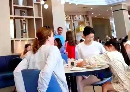 刘强东小学班主任慷慨解囊，计划捐出十万元助力教育事业