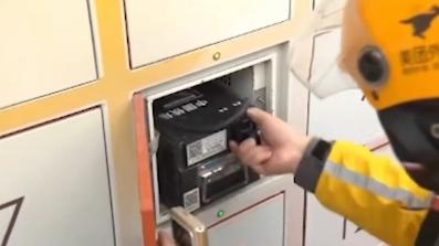 曝骑手休息时将脚放进外卖保温箱，行为背后的思考与反思