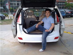 男子以27万座驾助家拉柴火,传统与现代交织的温情故事 男子以27万座驾助家拉柴火,传统与现代交织的温情故事