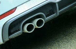 女孩退租后房东面临垃圾清理的困境