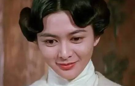 宋佳素颜拍戏，沧桑之美令人动容