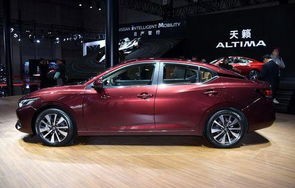 买新轩逸还是经典轩逸(全新轩逸和经典轩逸的区别)