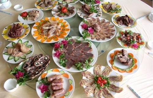 共赴团圆之约——品味多彩民族特色美食