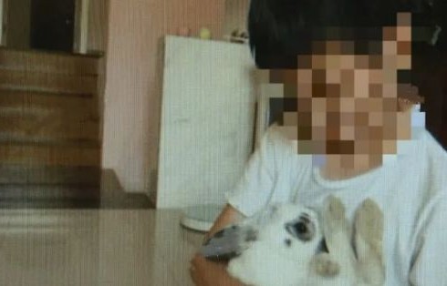 悲剧瞬间，3岁男童独自在家睡梦中被烧成重伤